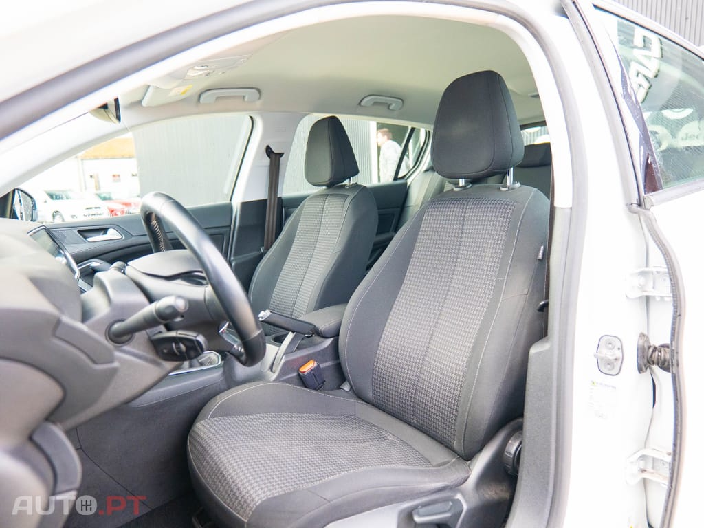 Peugeot 308 1.5 BlueHDi Business Line