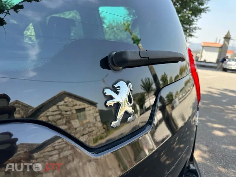 Peugeot 5008 1.6 e-HDi 7L Allure 2-Tronic 113g