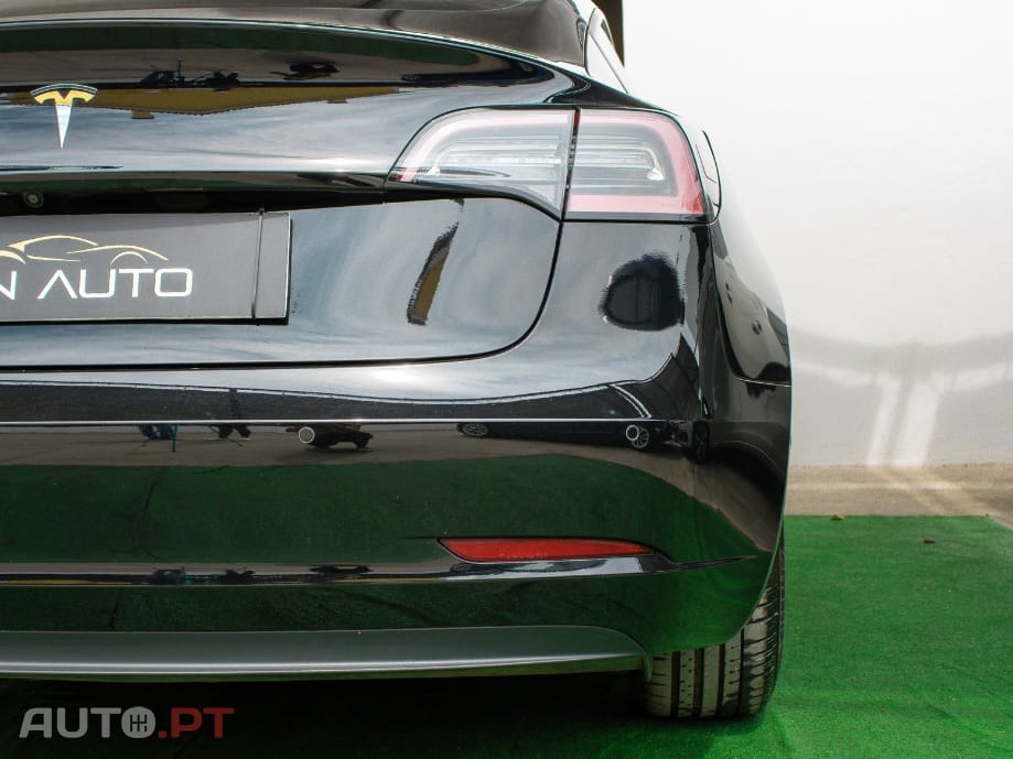 Tesla Model 3 Standard Range Plus RWD