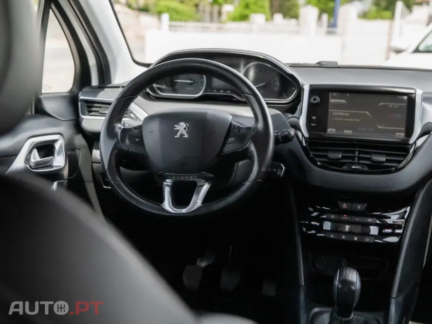 Peugeot 2008 1.2 VTi Allure