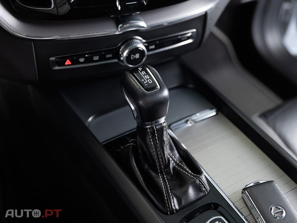 Volvo XC60 2.0 D4 R - Design