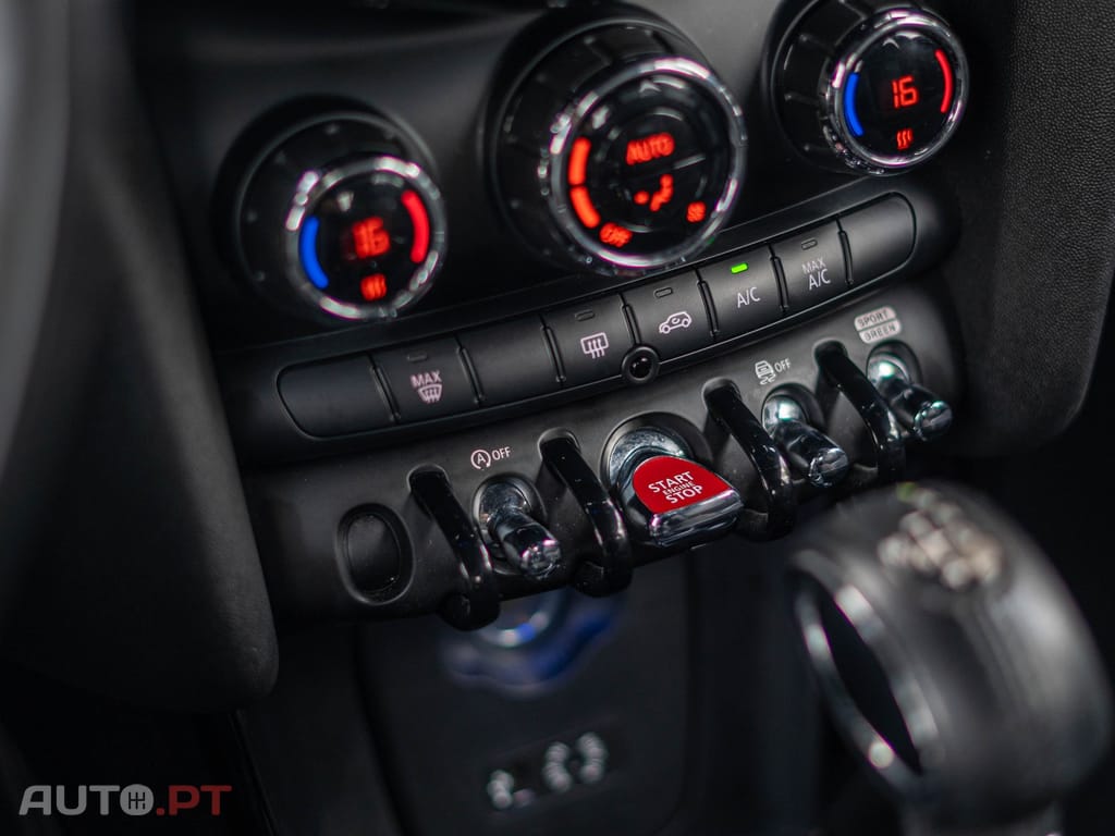 MINI Cooper Cooper D Auto