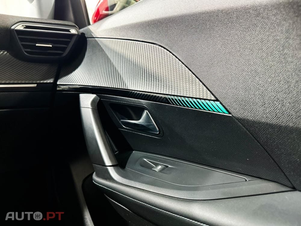 Peugeot E-2008 50 kWh Allure Pack
