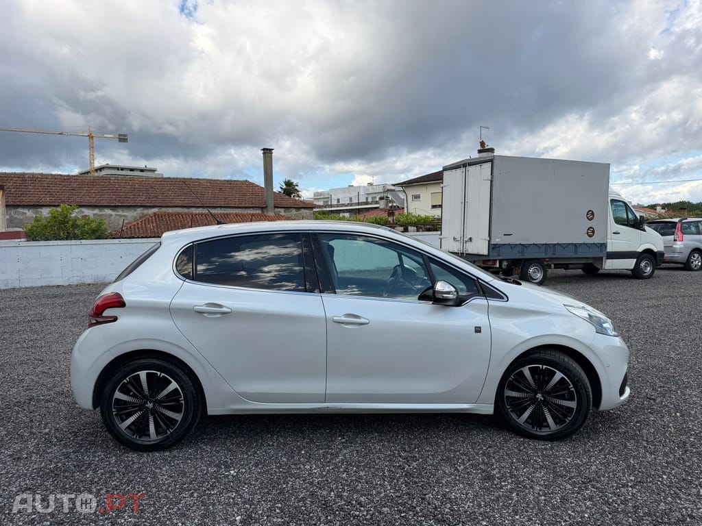 Peugeot 208 1.2 PureTech GT Line
