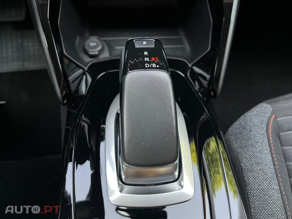 Peugeot E-2008 I.V.A DEDUTÍVEL Active