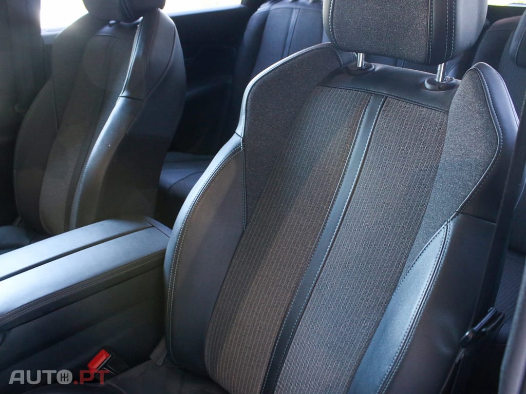 Peugeot 5008 1.2 PureTech Allure EAT8