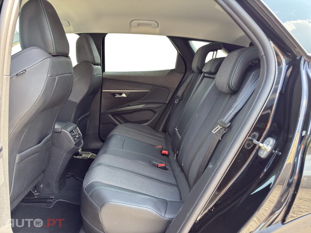 Peugeot 3008 1.6 Hybrid Allure e-EAT8