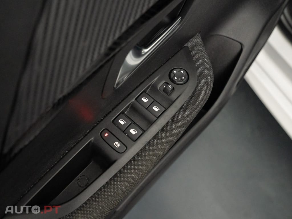 Peugeot 208 1.2 Hybrid SE Style e-DCS6