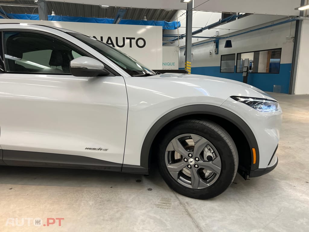 Ford Mustang Mach-E 72.6 kWh Premium AWD