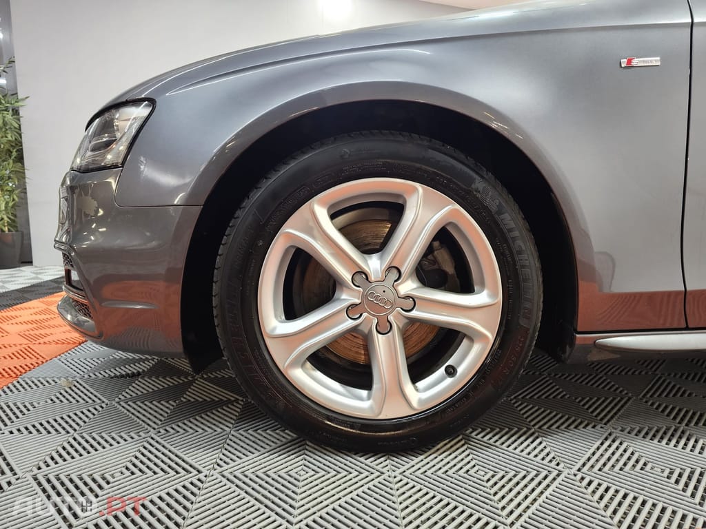 Audi A4 Avant 2.0 TDi S-line
