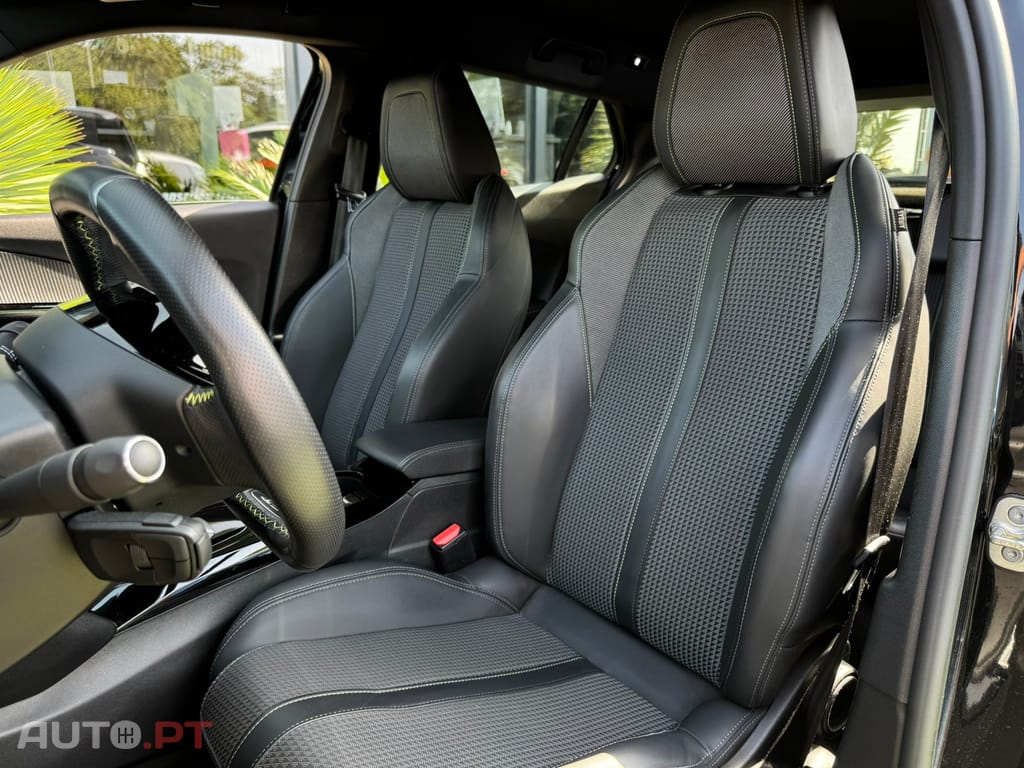 Peugeot E-2008 50 kWh GT