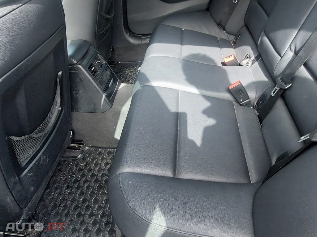 BMW 320 BMW 320D Touring | Nacional | tecto panorâmico | automático | IUC 50