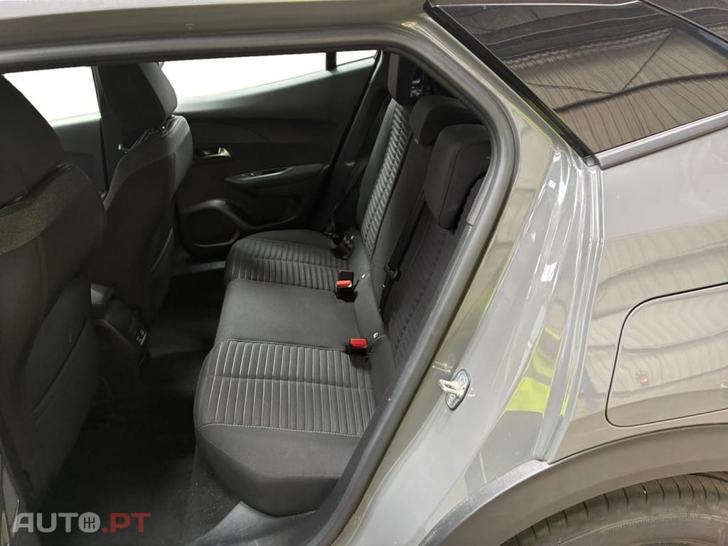 Peugeot E-2008 50 kWh Active