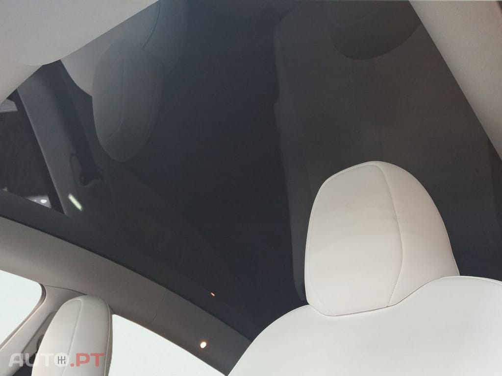 Tesla Model Y Long-Range RWD