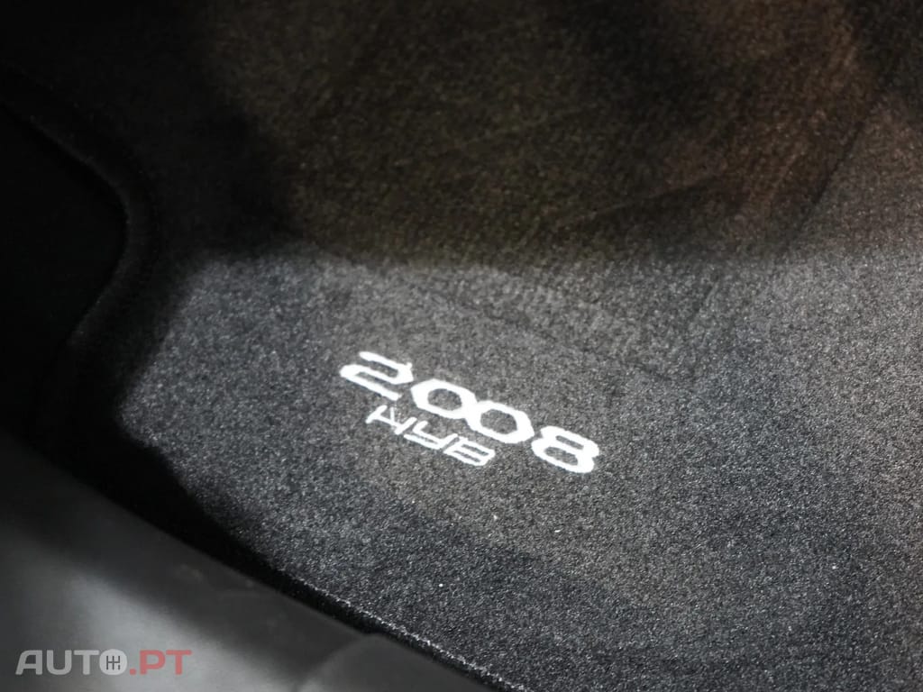 Peugeot 2008 1.2 Hybrid Allure e-DCS6