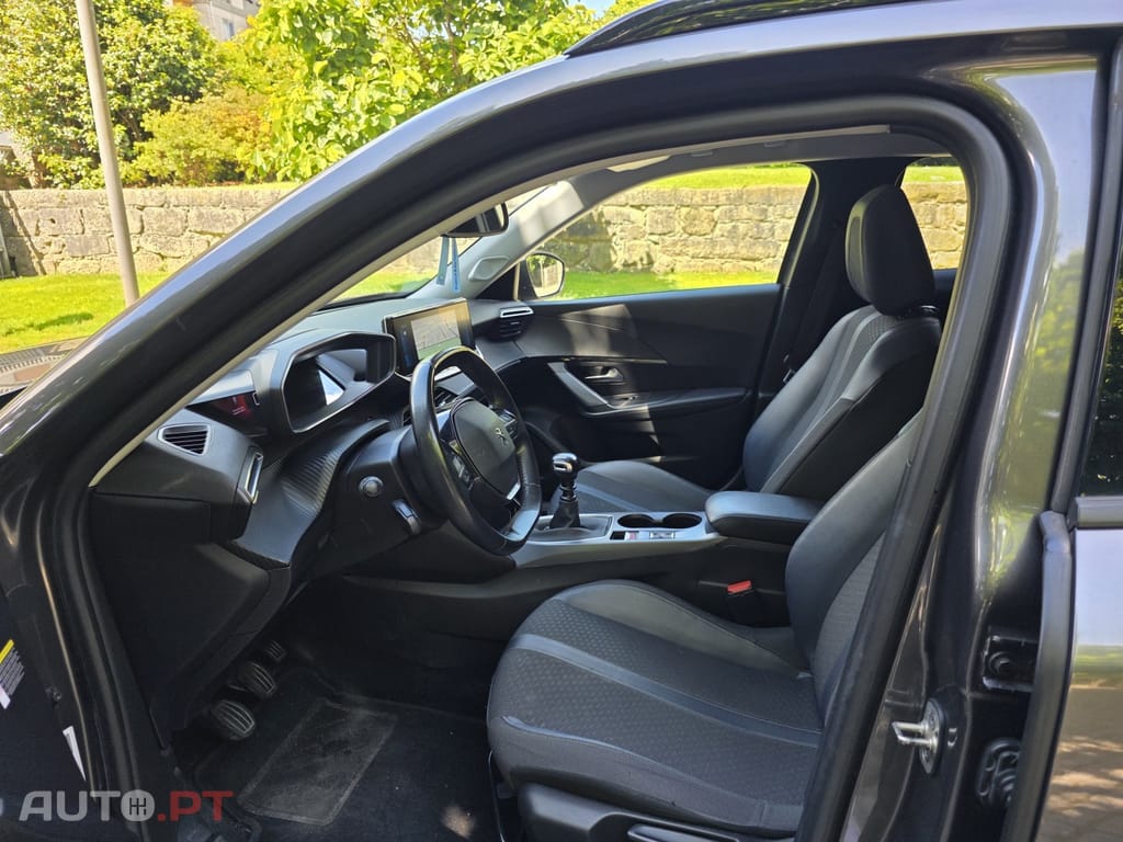 Peugeot 2008 1.2 PureTech Allure
