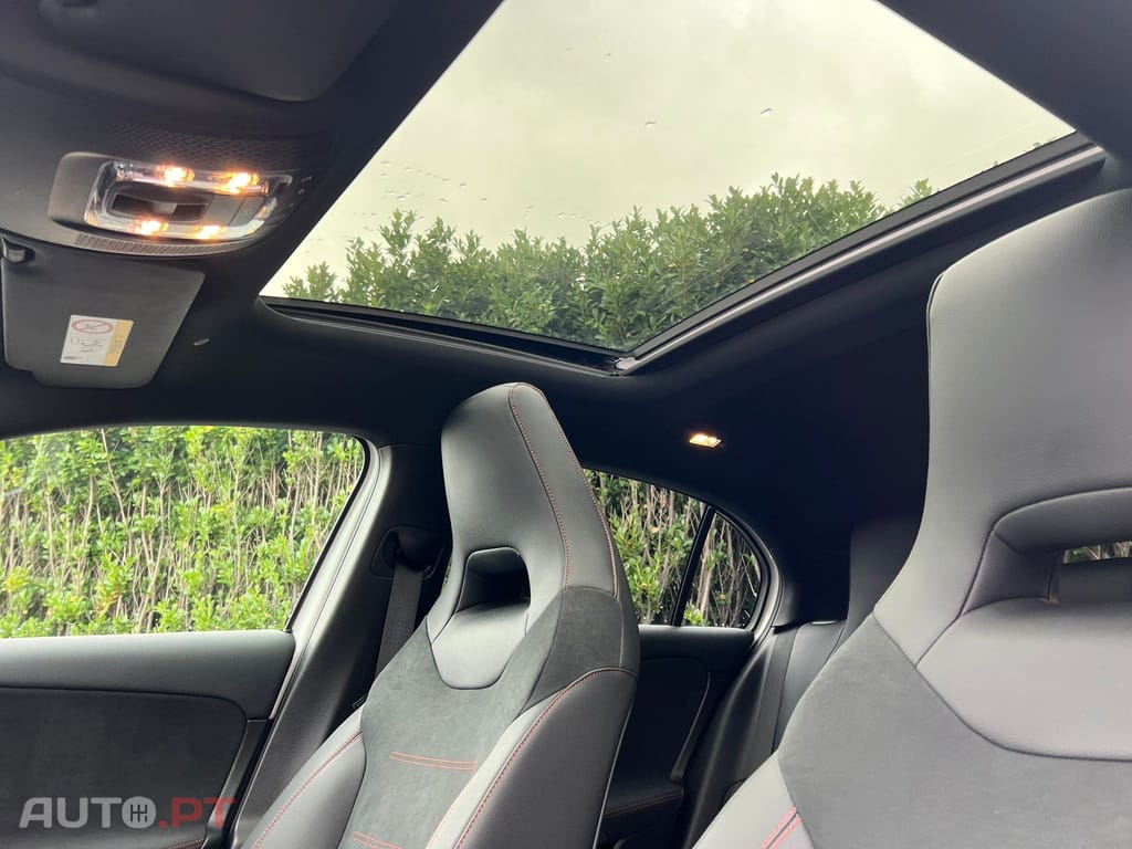 Mercedes-Benz A 250 e AMG Line