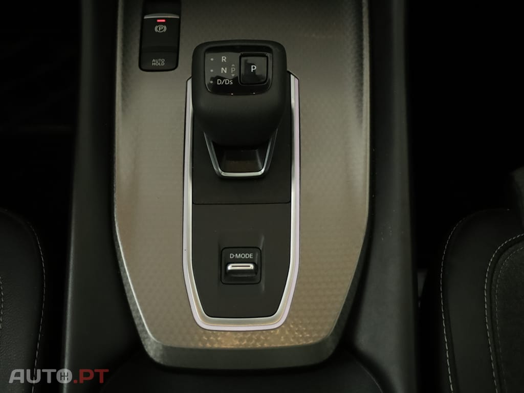 Nissan Qashqai Qashqai 1.3 DIG-T N-Connecta LED Xtronic