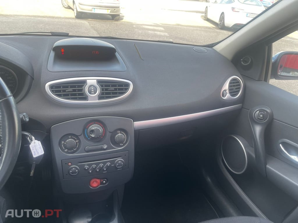 Renault Clio 1.2 16V Confort Authentique