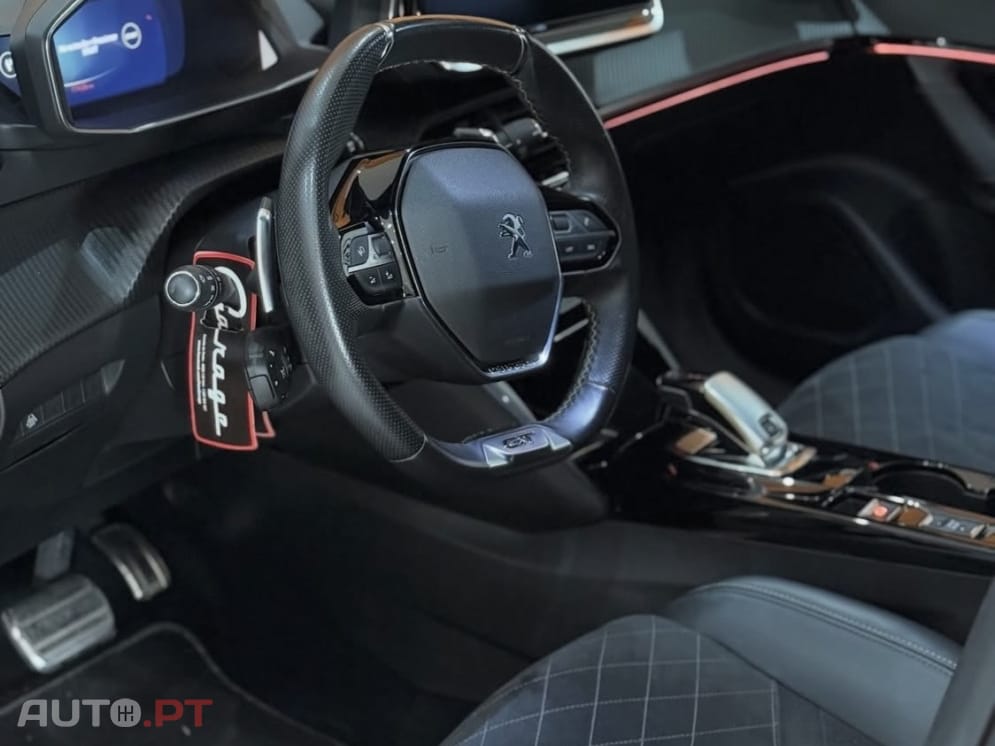 Peugeot 2008 1.2 PureTech GT EAT8