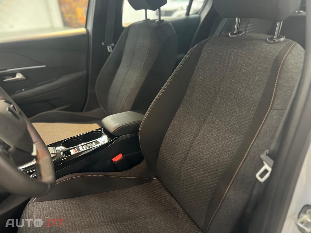 Peugeot E-208 50 kWh Style