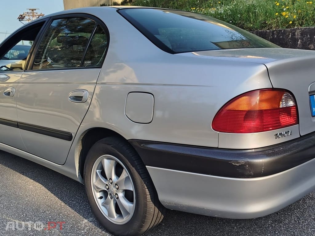 Toyota Avensis S/D 1.6 Executive