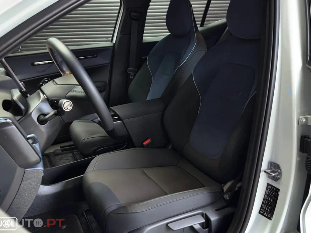 Volvo EX30 Single Motor Extended Range RWD Core
