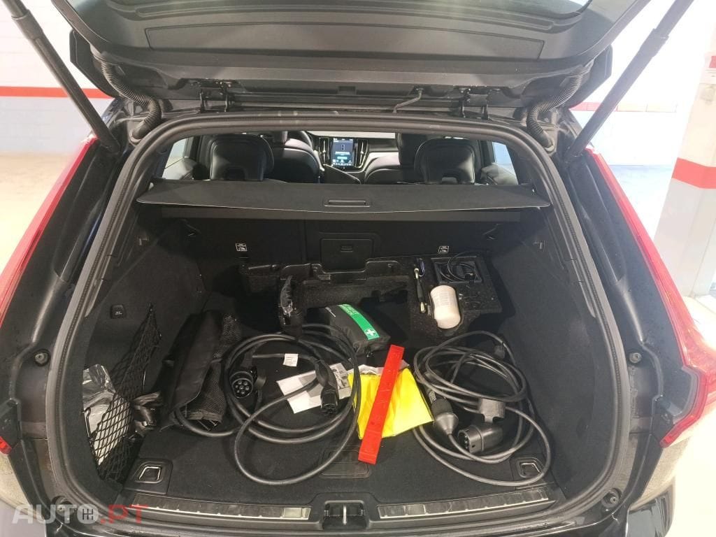 Volvo XC60 2.0 T6 PHEV Black Edition