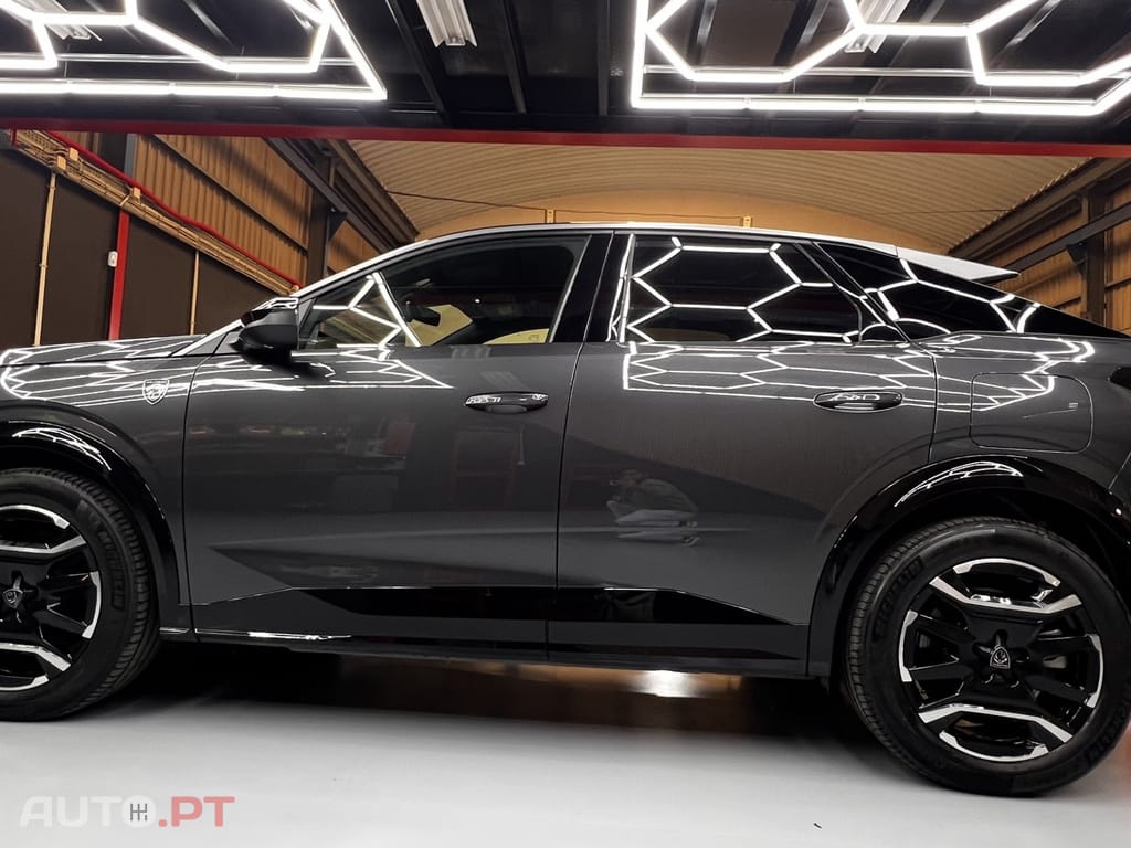 Peugeot E-3008 73 kWh GT