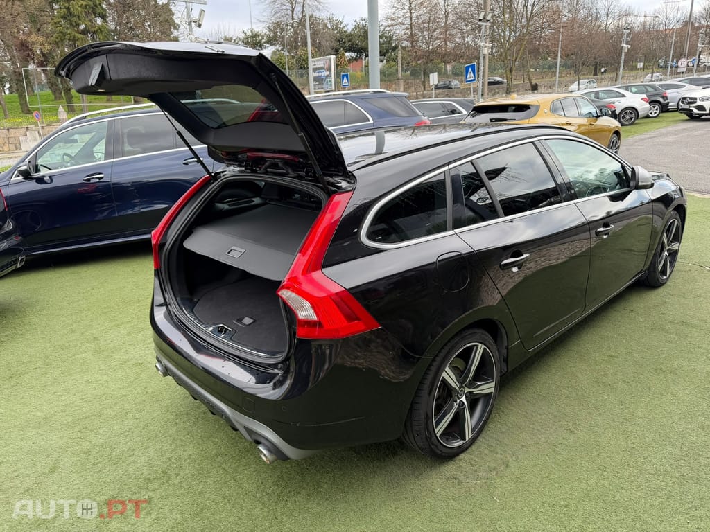 Volvo V60 2.0 D2 R-Design