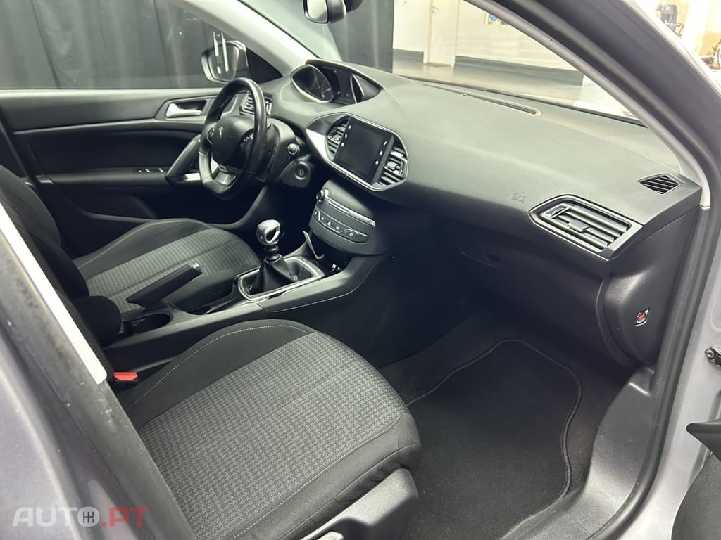 Peugeot 308 1.2 PureTech Active J17
