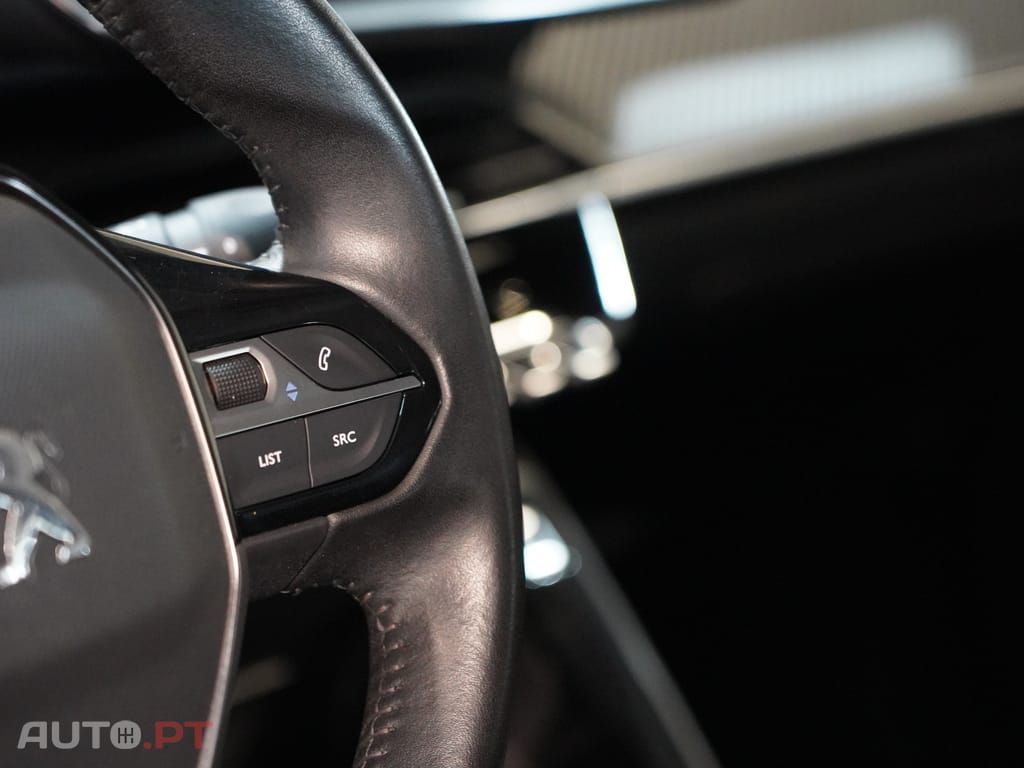 Peugeot E-2008 50 kWh Active