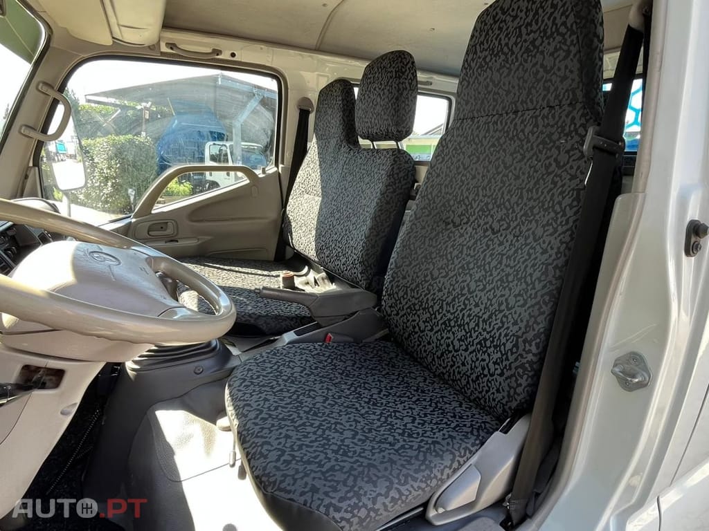 Toyota Dyna 3.0 D4D  6 LUGARES BASCULA