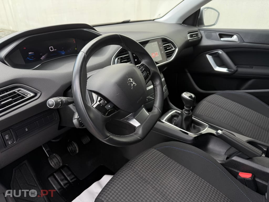 Peugeot 308 1.5 BlueHDi Style J17