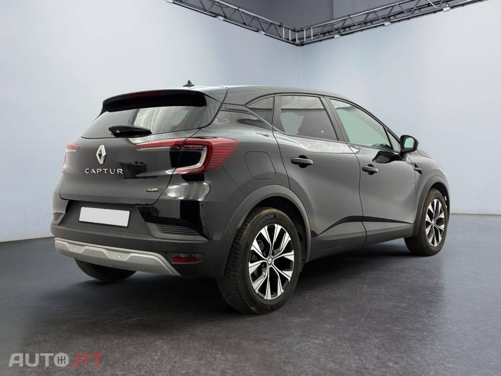 Renault Captur 1.6 E-Tech Hybrid Evolution