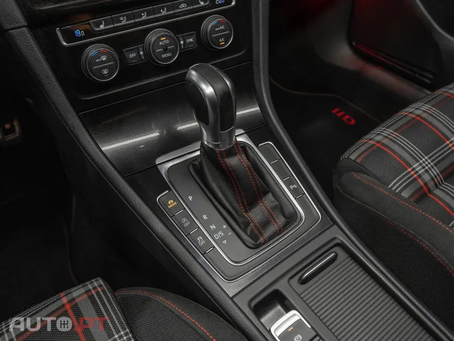 Volkswagen Golf GTI Performance BlueMotion DSG
