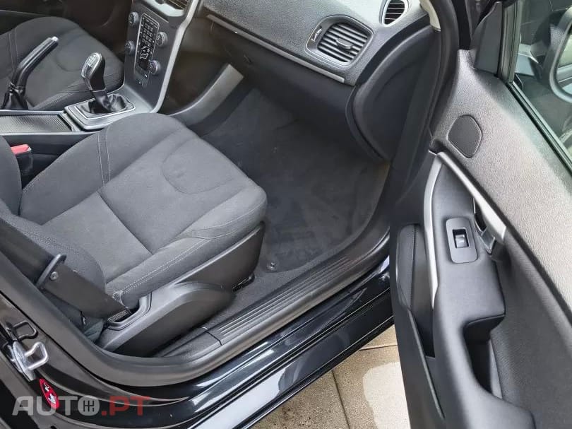 Volvo V40 D2