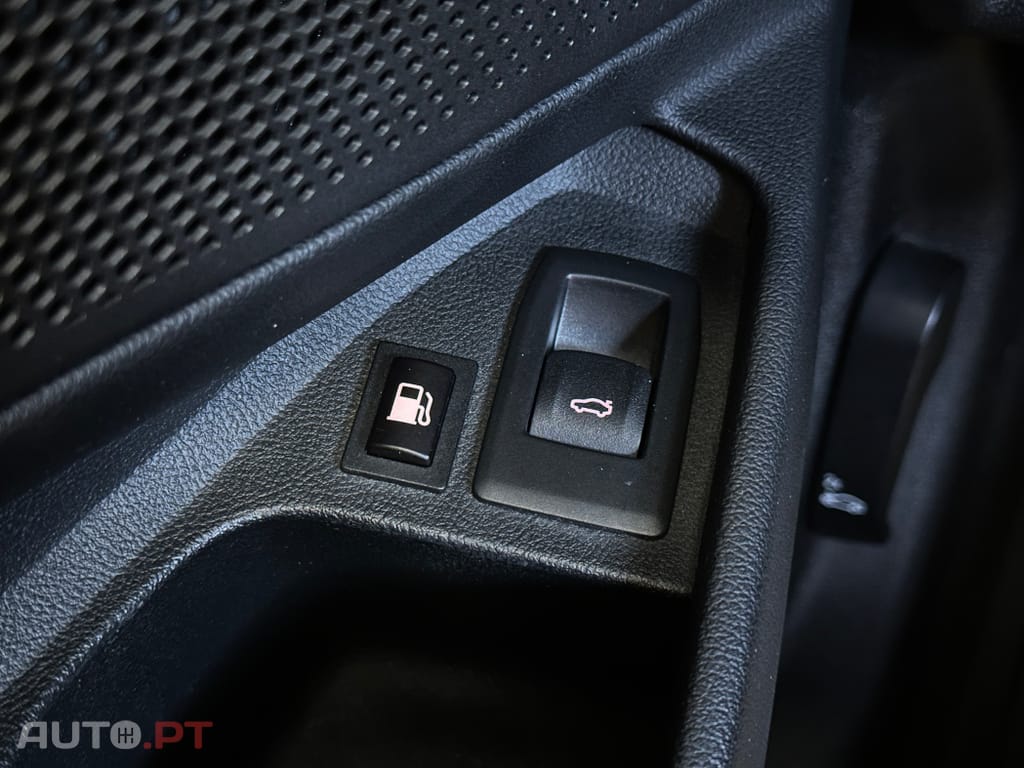 BMW 330 e Corporate Edition Auto — fotografia 21