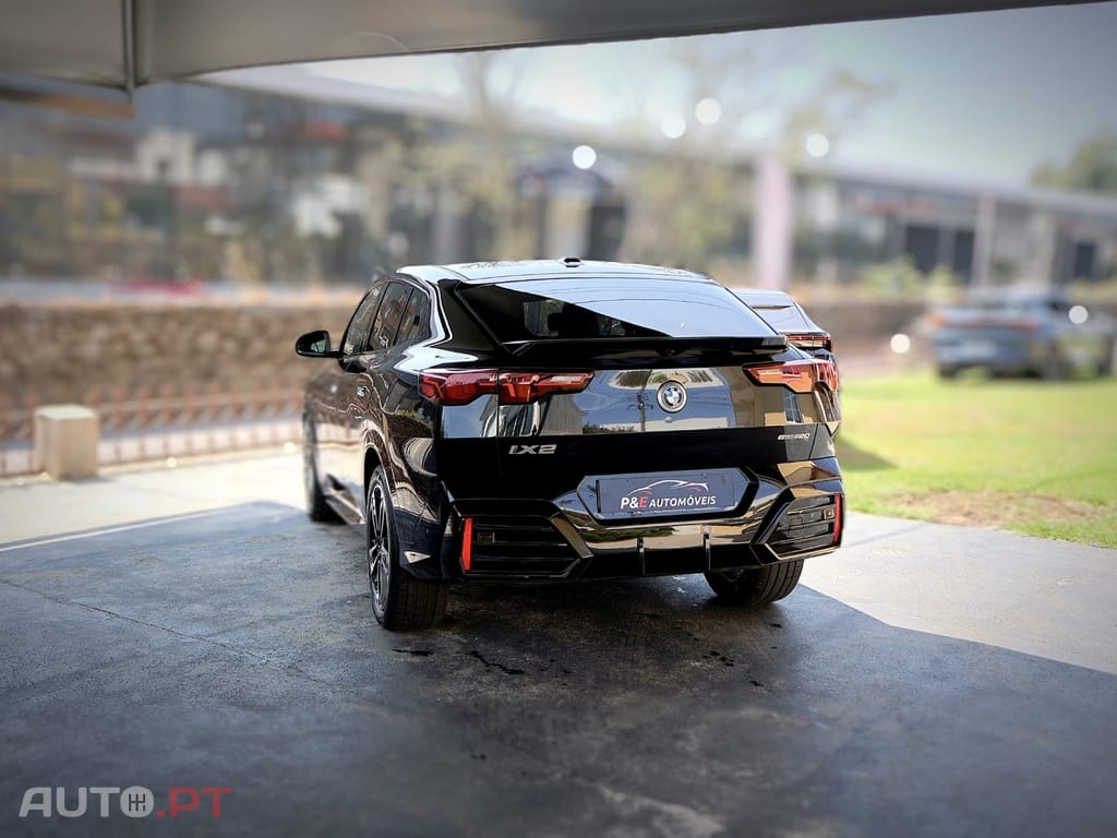 BMW iX2 eDrive20 Pack Desportivo M — fotografia 10