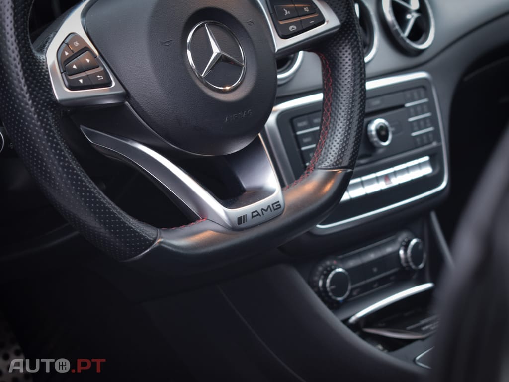 Mercedes-Benz CLA 200 AMG Line Completa