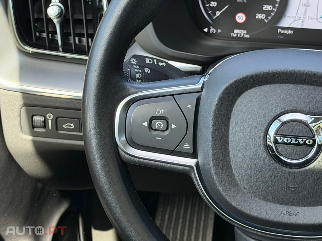 Volvo XC60 2.0 T8 PHEV Momentum Plus AWD
