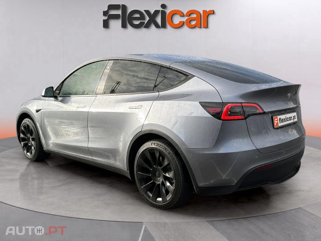 Tesla Model Y Long-Range RWD