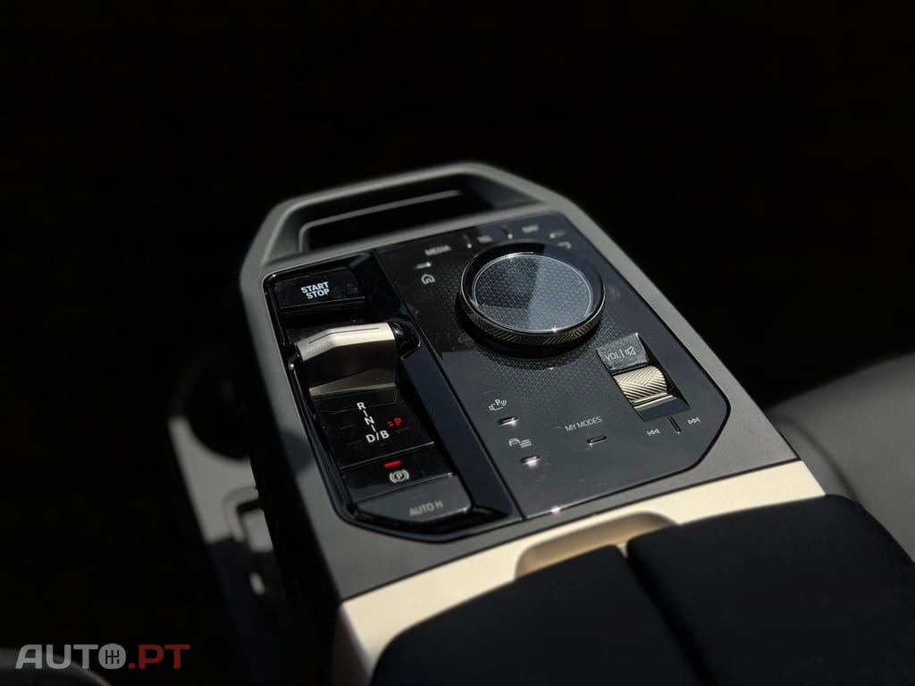 BMW iX xDrive 40 Pack Desportivo