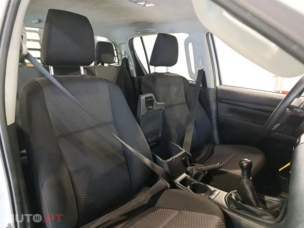 Toyota Hilux 2.4 D-4D 4WD CD CH
