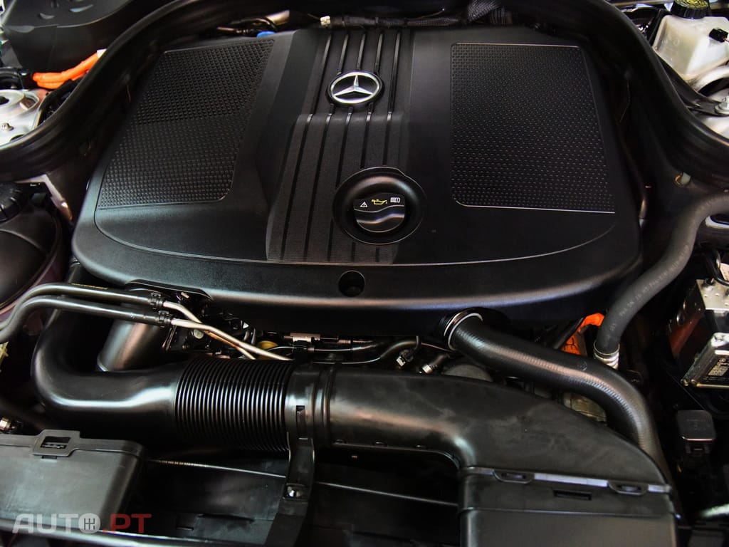 Mercedes-Benz E 300 BlueTEC Hybrid Avantgarde