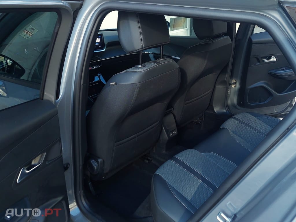 Peugeot E-2008 54 kWh Allure