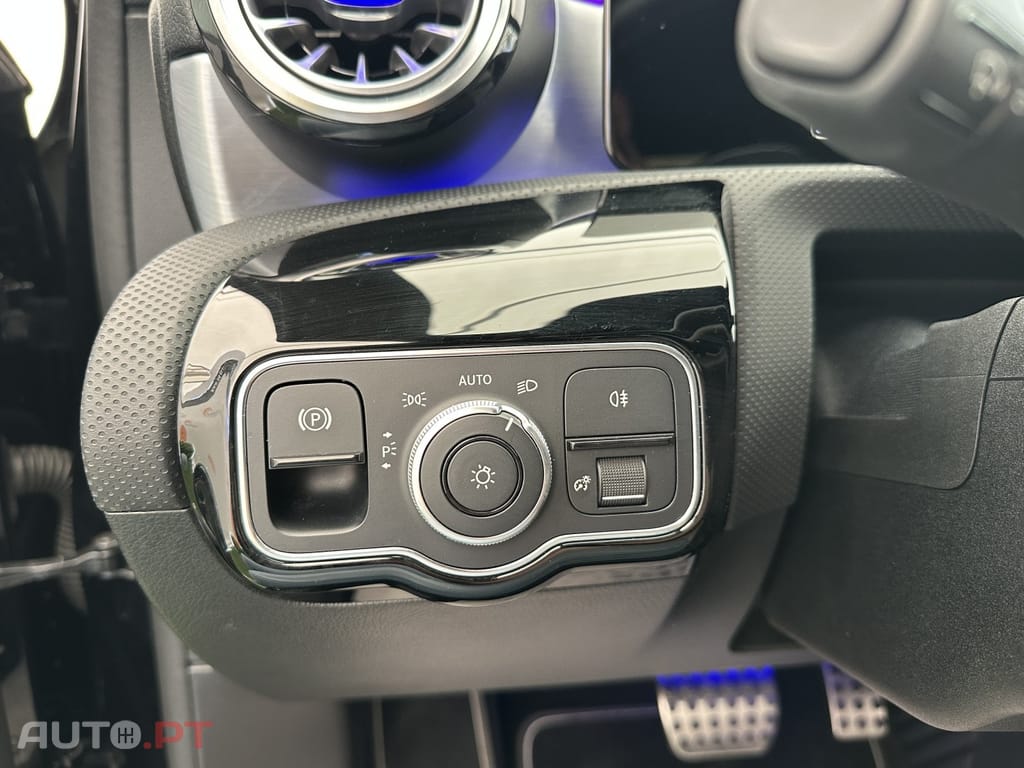 Mercedes-Benz A 250 e 8G-DCT AMG Line