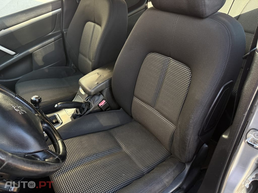 Peugeot 407 SW 2.0 HDi Navteq