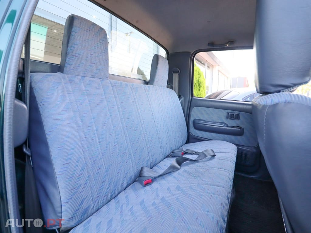 Toyota Hilux 2.4 TD LN165LSR Tracker