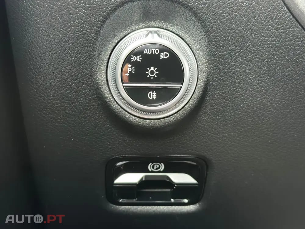 Mercedes-Benz C 220 d Avantgarde — fotografia 18